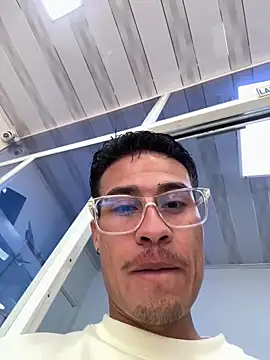 Latin Paisa Boy online show from 04/17/26, 08:34