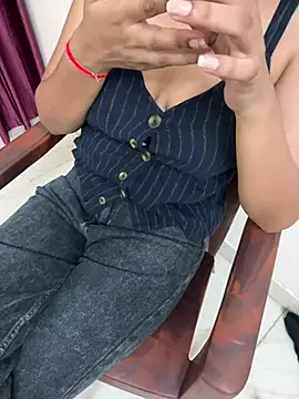 Snapshot of geetanjali_singh chatting on 06/23/26, 04:05 geetanjali singh online show from 06/23/26, 04:05