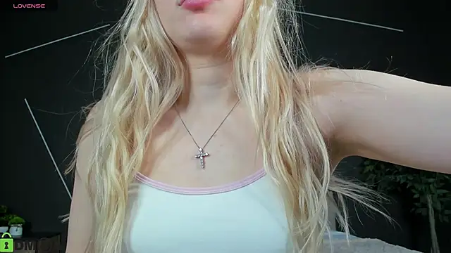 Snapshot of ChloeAlba chatting on 05/02/26, 03:11 ChloeAlba online show from 05/02/26, 03:11