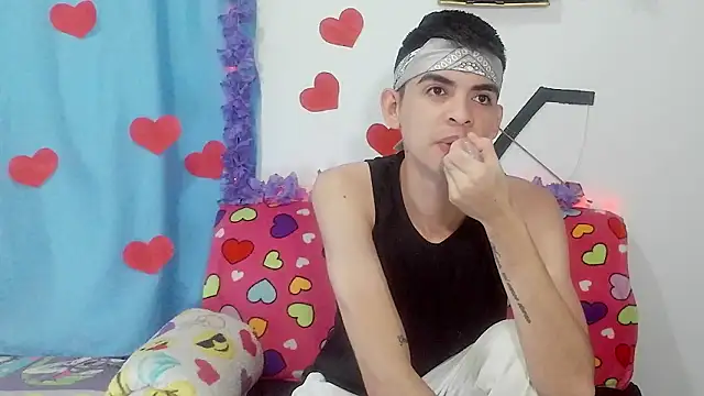 Snapshot of nico22love chatting on 02/15/26, 03:31 nico22love online show from 02/15/26, 03:31