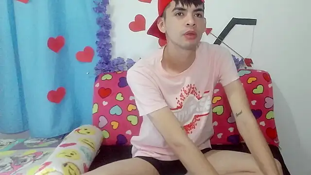 Snapshot of nico22love chatting on 02/16/26, 02:13 nico22love online show from 02/16/26, 02:13