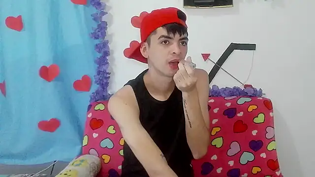 Snapshot of nico22love chatting on 02/18/26, 02:46 nico22love online show from 02/18/26, 02:46