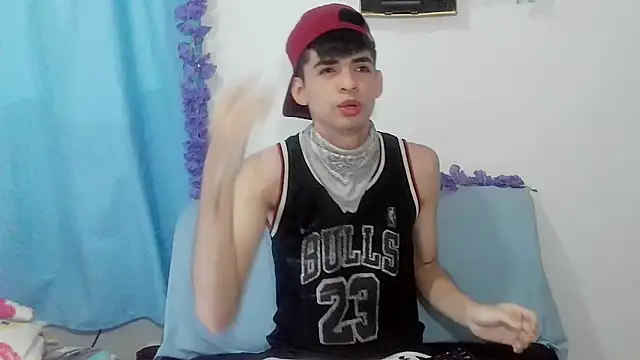 Snapshot of nico22love chatting on 02/22/26, 03:43 nico22love online show from 02/22/26, 03:43