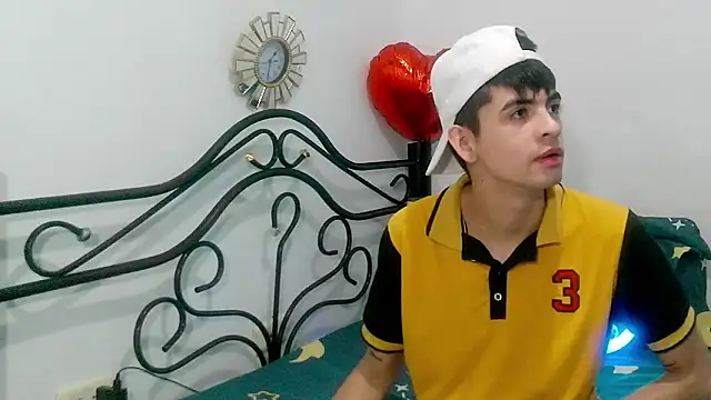 Snapshot of nico22love chatting on 02/25/26, 02:59 nico22love online show from 02/25/26, 02:59