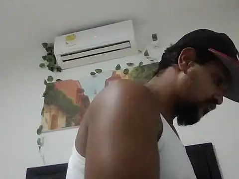 Snapshot of bigdick211292 chatting on 03/14/26, 02:00 bigdick211292 online show from 03/14/26, 02:00