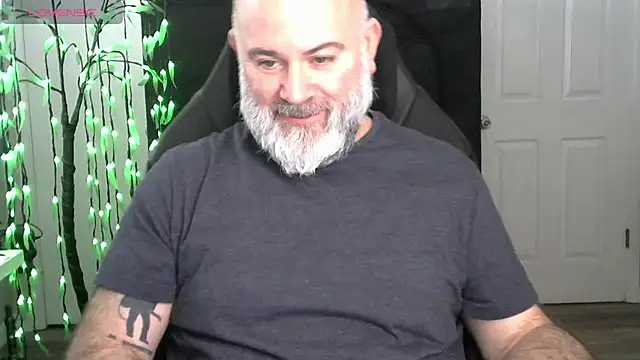 Snapshot of XJJ77x chatting on 02/13/26, 05:09 XJJ77x online show from 02/13/26, 05:09