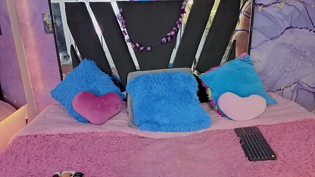 Alice NY online show from 04/16/26, 03:40