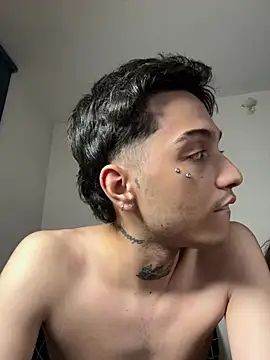 Snapshot of itselladoll chatting on 02/07/26, 06:28 itselladoll online show from 02/07/26, 06:28