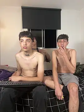 Snapshot of itselladoll chatting on 02/22/26, 08:02 itselladoll online show from 02/22/26, 08:02