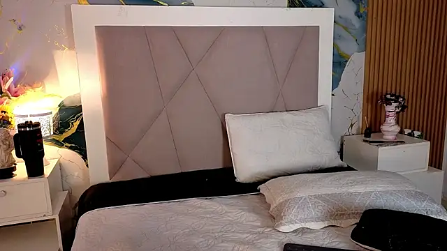 Snapshot of Sienna_Desiree chatting on 06/10/26, 12:59 Sienna Desiree online show from 06/10/26, 12:59
