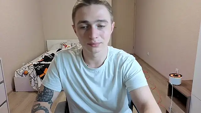 Snapshot of LEO__MILLER chatting on 05/19/26, 09:54 LEO MILLER online show from 05/19/26, 09:54