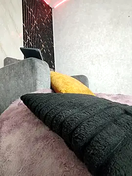 Isis Hot   online show from 04/23/26, 11:20