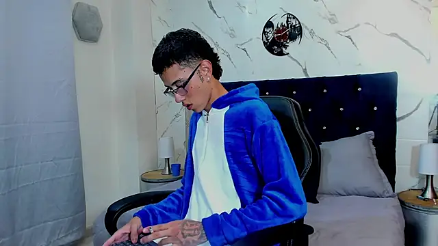 asher lux online show from 04/22/26, 07:48