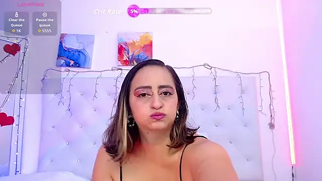 Snapshot of queendesiree_ chatting on 02/26/26, 08:08 queendesiree online show from 02/26/26, 08:08