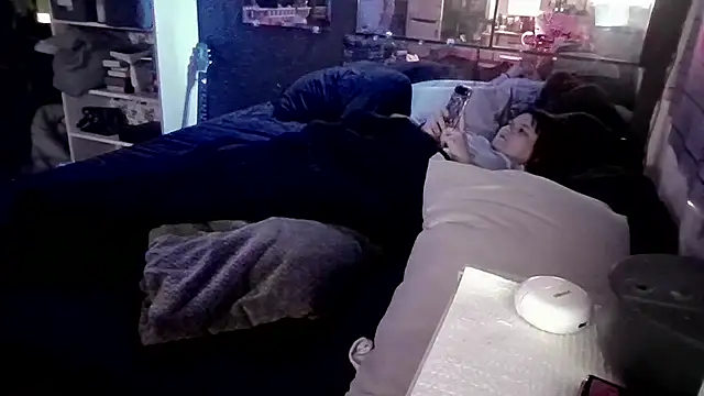 Snapshot of Bigbrowneyes25 chatting on 03/02/26, 06:47 Bigbrowneyes25 online show from 03/02/26, 06:47