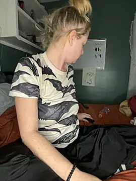 Snapshot of Autumn_paige chatting on 02/12/26, 12:38 Autumn paige online show from 02/12/26, 12:38