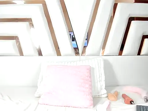 MiaKleinX online show from 04/23/26, 09:06