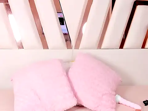 Snapshot of MiaKleinX chatting on 05/18/26, 09:53 MiaKleinX online show from 05/18/26, 09:53