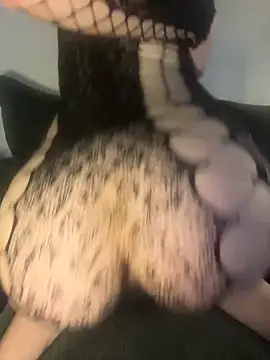 Snapshot of Annaluvv chatting on 02/16/26, 08:10 Annaluvv online show from 02/16/26, 08:10