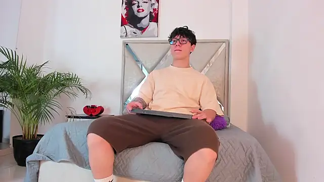 Liam saint online show from 03/16/26, 12:09