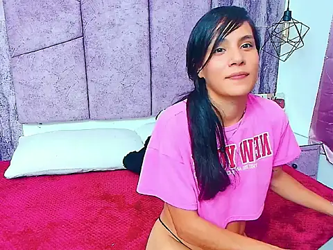 Snapshot of AlahiaEvansz chatting on 02/07/26, 02:04 AlahiaEvansz online show from 02/07/26, 02:04