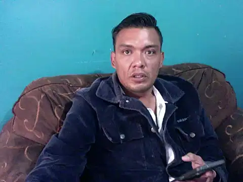 latinomoreno95 online show from 02/02/26, 09:24