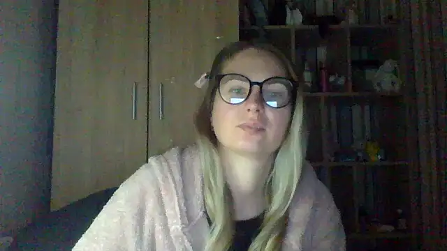 VikiLove765 online show from 02/01/26, 10:19