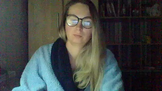 VikiLove765 online show from 02/10/26, 04:16