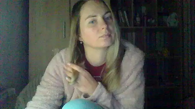 VikiLove765 online show from 02/16/26, 10:28