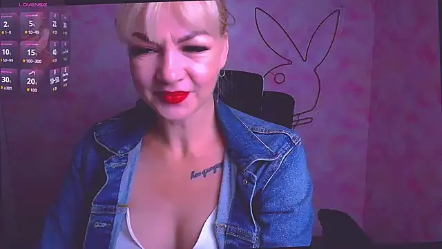 Snapshot of Madonna_Fire chatting on 06/19/26, 05:50 Madonna Fire online show from 06/19/26, 05:50