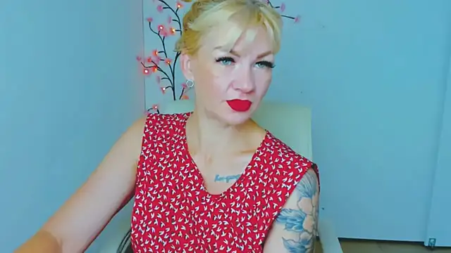 Snapshot of Madonna_Fire chatting on 06/28/26, 06:08 Madonna Fire online show from 06/28/26, 06:08