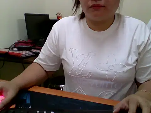 Sarah no land online show from 04/09/26, 03:06