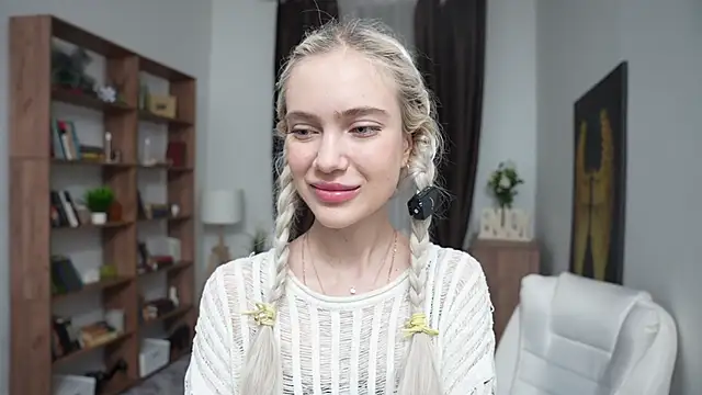 KristalCrowner online show from 03/28/26, 08:41