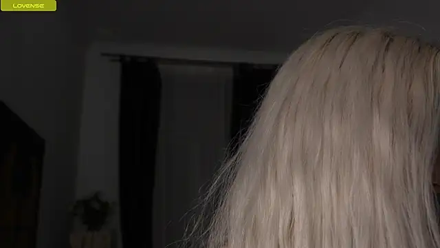 KristalCrowner online show from 04/19/26, 07:49