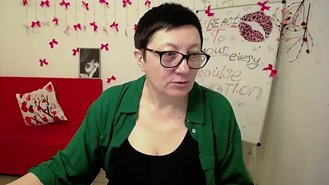 EmilyL0ve online show from 03/11/26, 06:25