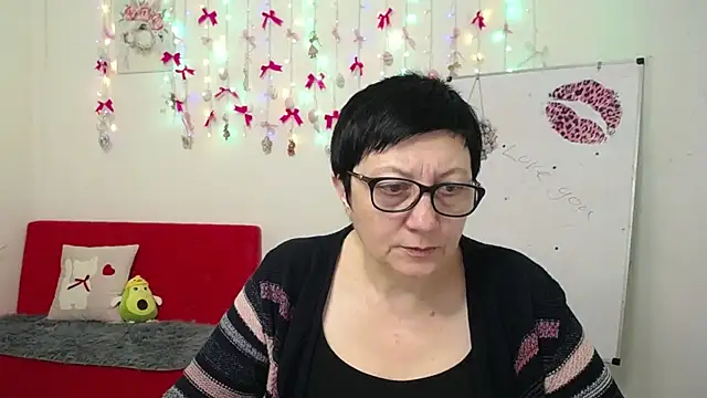 EmilyL0ve online show from 04/10/26, 05:17