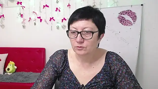 EmilyL0ve online show from 04/18/26, 05:22