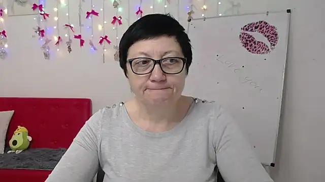 EmilyL0ve online show from 04/19/26, 05:18