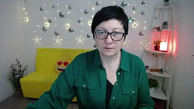 EmilyL0ve online show from 04/22/26, 05:14