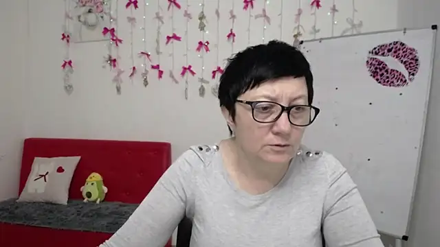 EmilyL0ve online show from 04/23/26, 05:15