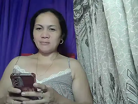 Snapshot of prettymomma24xx chatting on 06/19/26, 07:50 prettymomma24xx online show from 06/19/26, 07:50