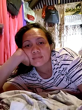 Snapshot of prettymomma24xx chatting on 06/21/26, 08:28 prettymomma24xx online show from 06/21/26, 08:28
