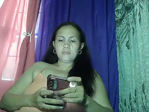 Snapshot of prettymomma24xx chatting on 06/28/26, 02:28 prettymomma24xx online show from 06/28/26, 02:28