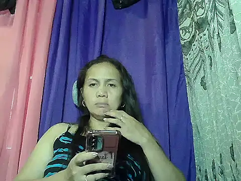 Snapshot of prettymomma24xx chatting on 07/01/26, 12:56 prettymomma24xx online show from 07/01/26, 12:56