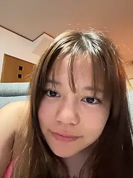 Snapshot of mimi0428 chatting on 08/06/26, 03:47 mimi0428 online show from 08/06/26, 03:47