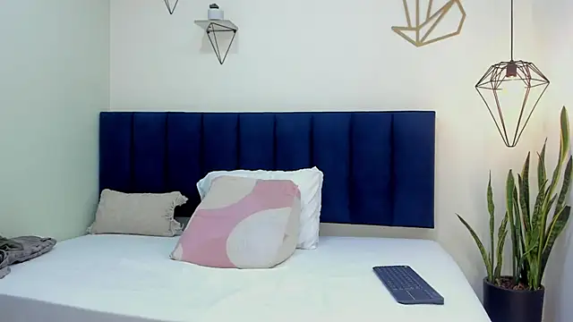 mayaevansmg online show from 02/20/26, 12:16