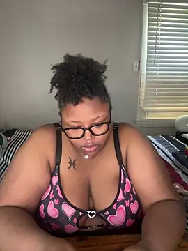 Chocolatebunnyxx96 online show from 04/17/26, 03:04