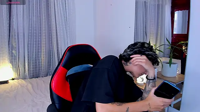 Zury Ramirez online show from 04/18/26, 09:59