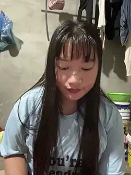 Snapshot of Suni-ii chatting on 05/12/26, 12:02 Suni-ii online show from 05/12/26, 12:02