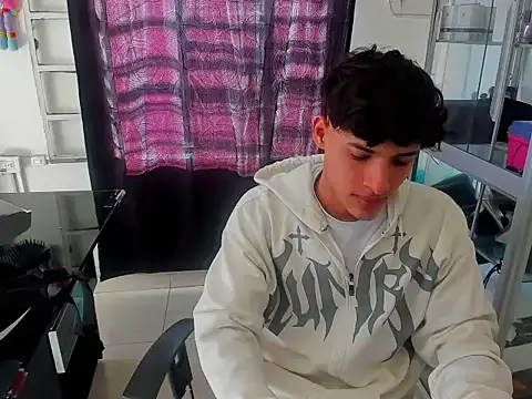 Snapshot of MaxStar26 chatting on 01/07/26, 01:46 MaxStar26 online show from 01/07/26, 01:46